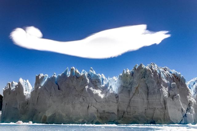 NFT 017: Der Perito-Moreno-Gletscher in Patagonien mit Wolke