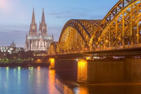 Der Kölner Dom zur Blauen Stunde