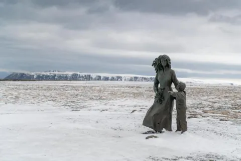 Das Monument Barn Av Jorden - Kinder der Welt am Nordkap