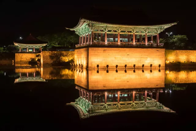 Anapji - Teiche am Rande der ehemaligen Silla-Festung Banwolseong in Gyeongju, Südkorea.