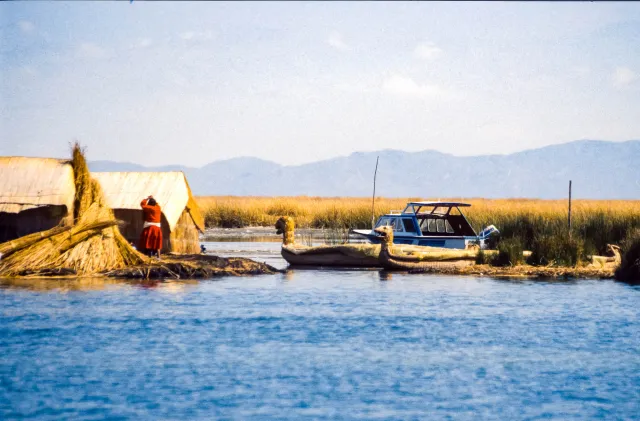 Die schwimmenden Inseln der Urus aus Totora-Schilf