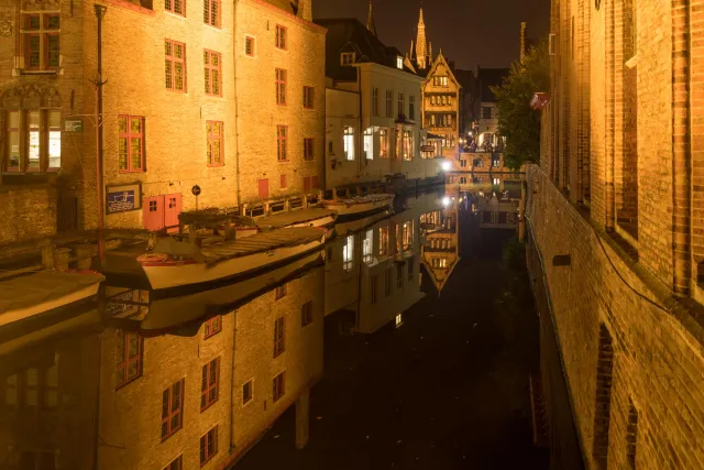 The canals of Bruges at night