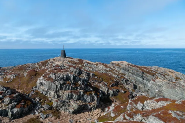 Kletterei zum nördlichen Leuchtfeuer im Norden der Insel Vardøya 