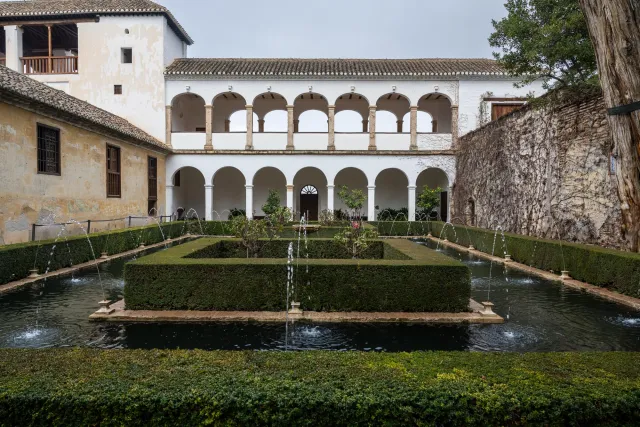 Teiche und Wasserspiele in den Gärten des Generalife