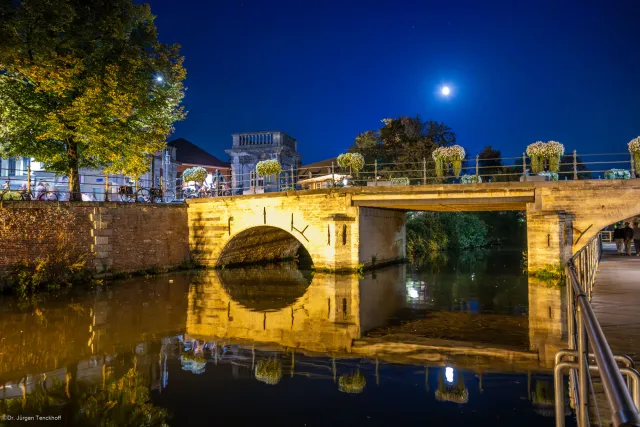 Bridge over the Dijle at night